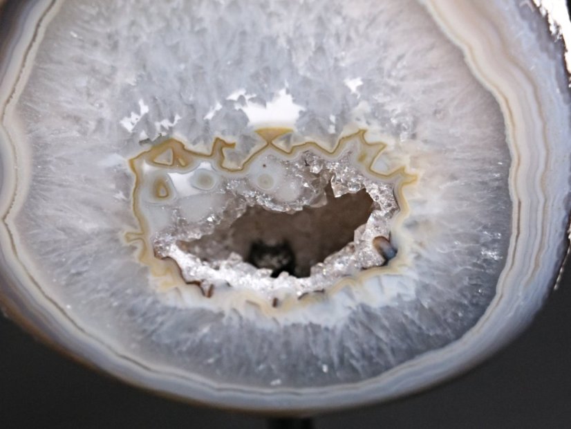 Achát drúza na stojánku 0.710 kg #379 - Top kvalita